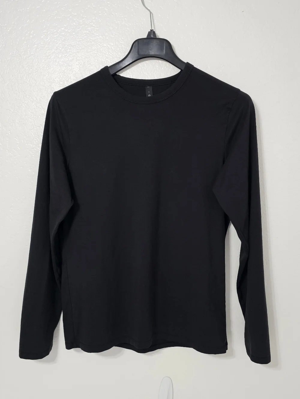 Lululemon Black Long Sleeve Crewneck Top Size M Athleisure Minimalist Activewear - Picture 4 of 7